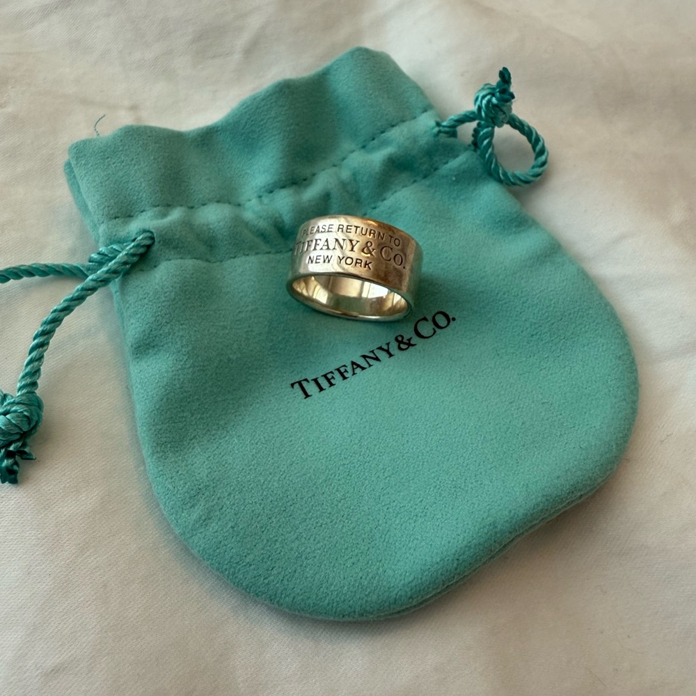 Tiffany & Co. Return to Tiffany Wide Ring